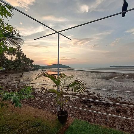 Gs Home On The Bay - Super Sea View Glass Studio Apartment Vagator Bagian luar foto