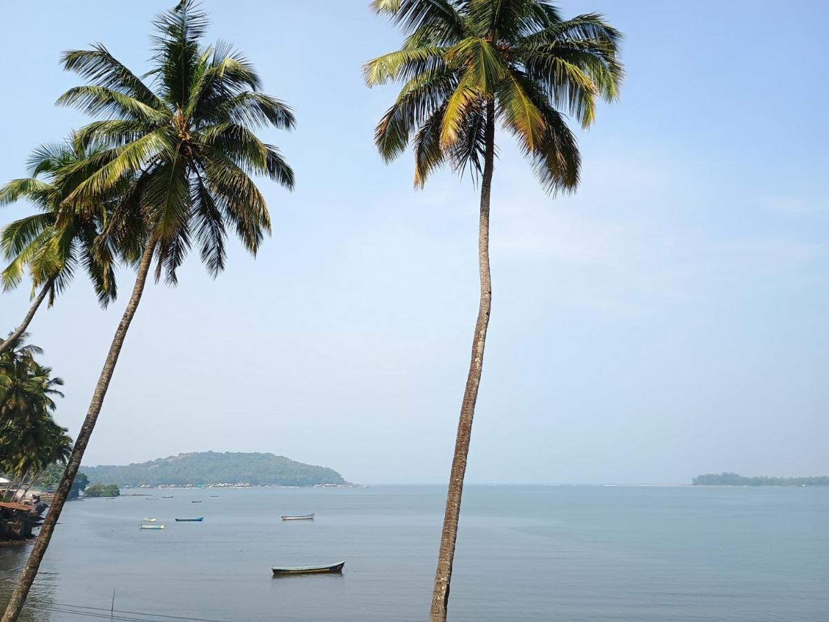 Gs Home On The Bay - Super Sea View Glass Studio Apartment Vagator Bagian luar foto