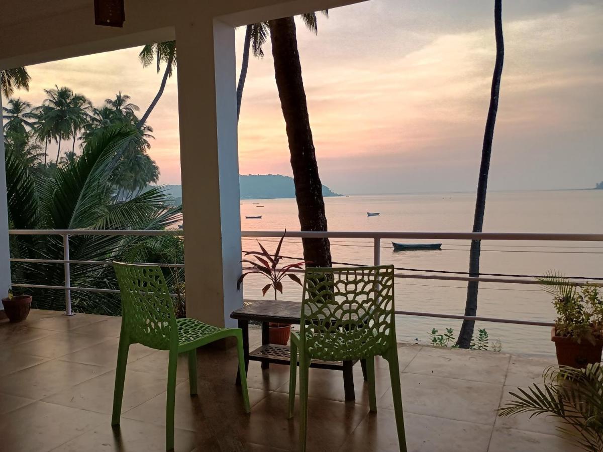 Gs Home On The Bay - Super Sea View Glass Studio Apartment Vagator Bagian luar foto