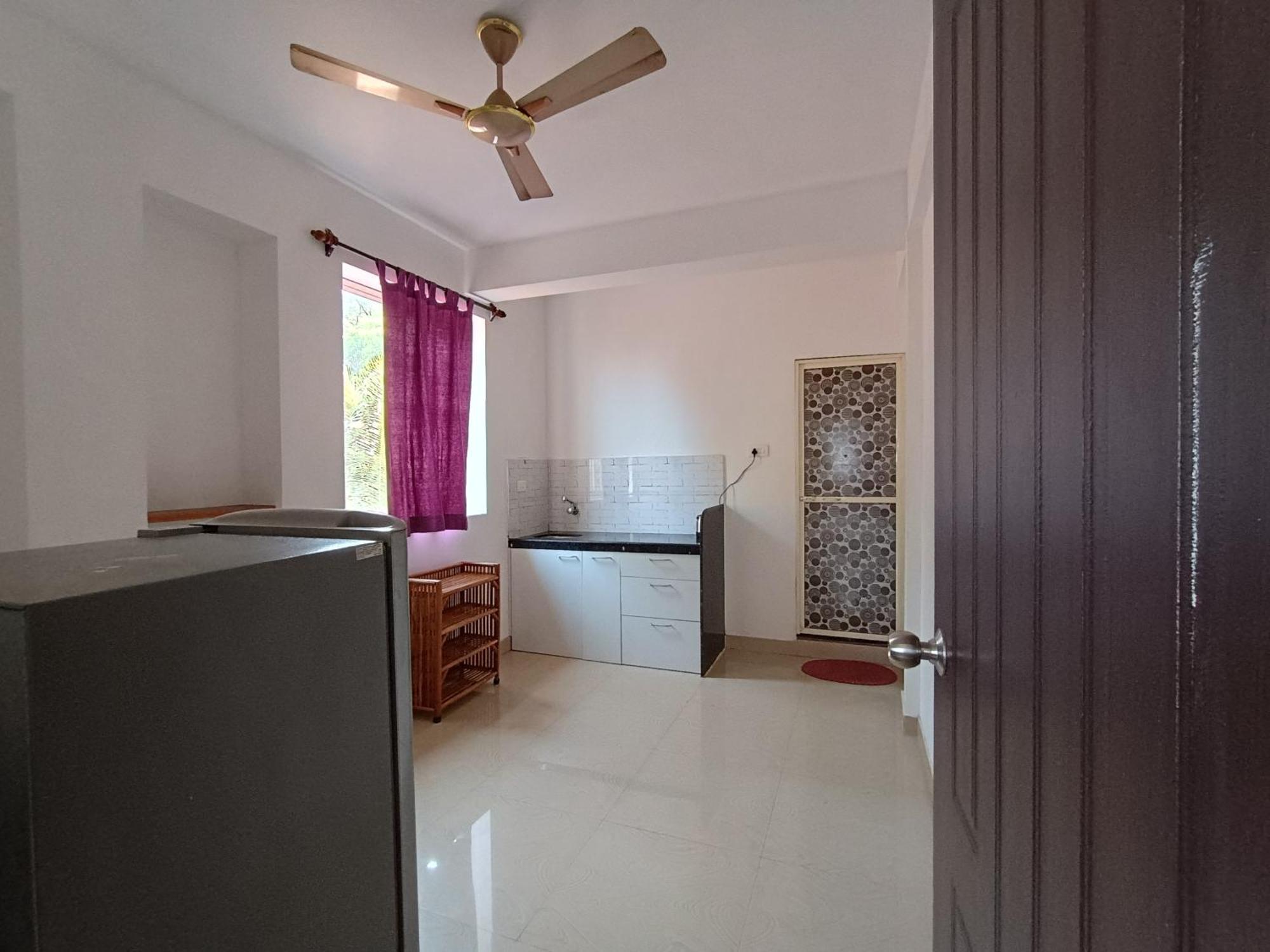 Gs Home On The Bay - Super Sea View Glass Studio Apartment Vagator Bagian luar foto