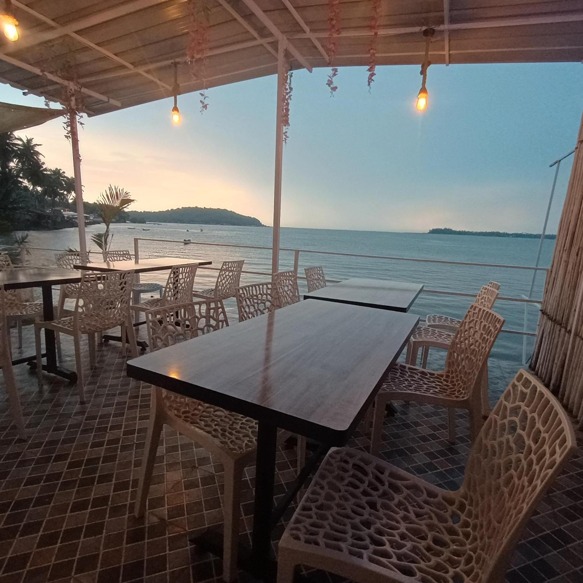 Gs Home On The Bay - Super Sea View Glass Studio Apartment Vagator Bagian luar foto