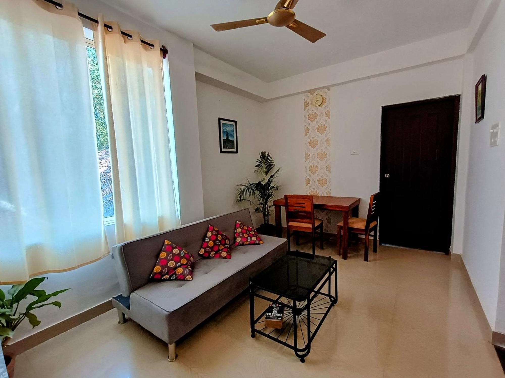 Gs Home On The Bay - Super Sea View Glass Studio Apartment Vagator Bagian luar foto