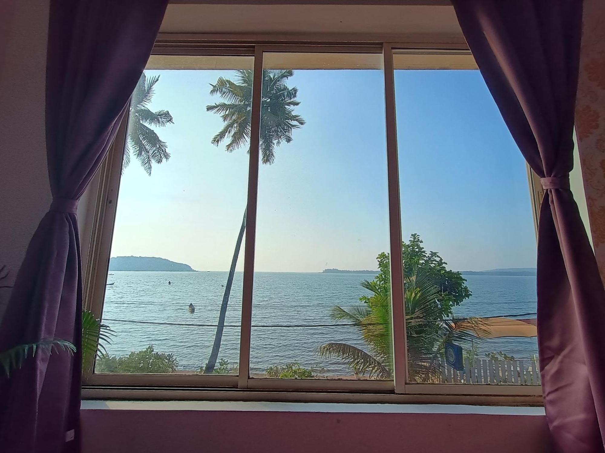 Gs Home On The Bay - Super Sea View Glass Studio Apartment Vagator Bagian luar foto